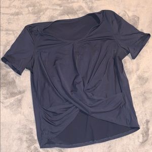 Great condition lululemon top! Worn 1-2 x